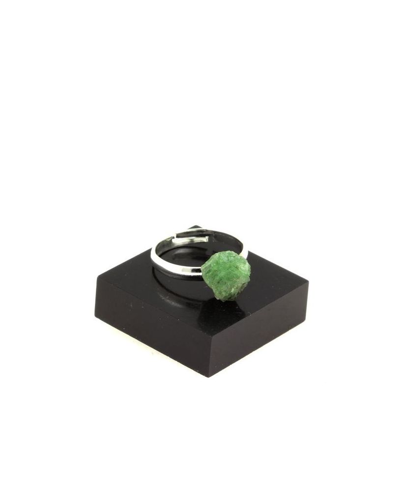 Anello con Granato Tsavorite grezzo placcato in argento 10,67 carati Anello con Granato Tsavorite grezzo placcato in argento 10,67 carati