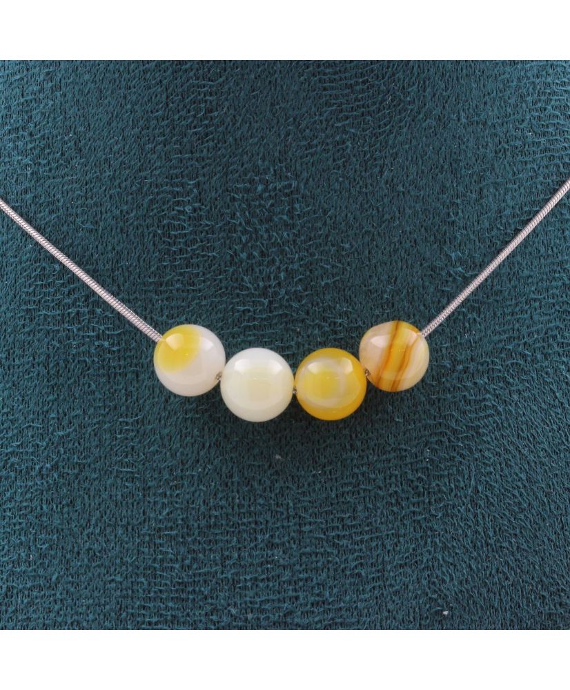 Collana con 4 perle di Sardonice gialle 8 mm, catena in acciaio inossidabile Collana con 4 perle di Sardonice gialle 8 mm, catena in acciaio inossidabile