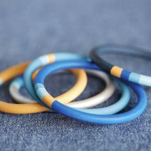 2 bracelets en bois anneaux 6,8 cm