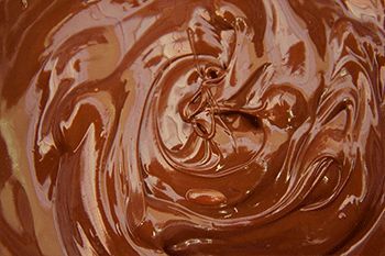 Utensilios e ingredientes para cocinar chocolate